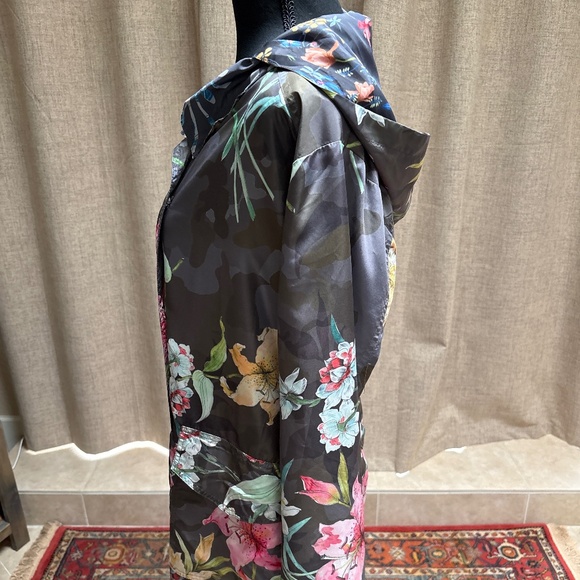 Johnny Was Reversible Floral Raincoat – NWT (Fits S–M) - Picture 2 of 7